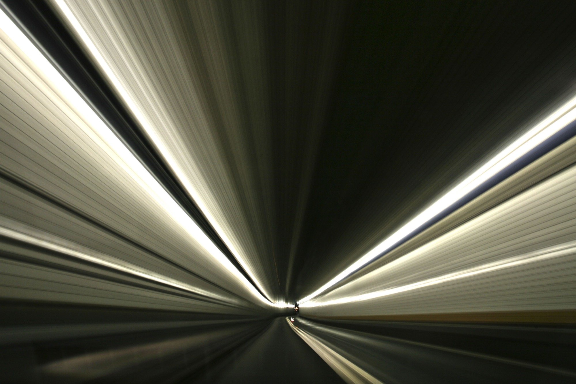 Streaking light lines inside a tunnel in motion
