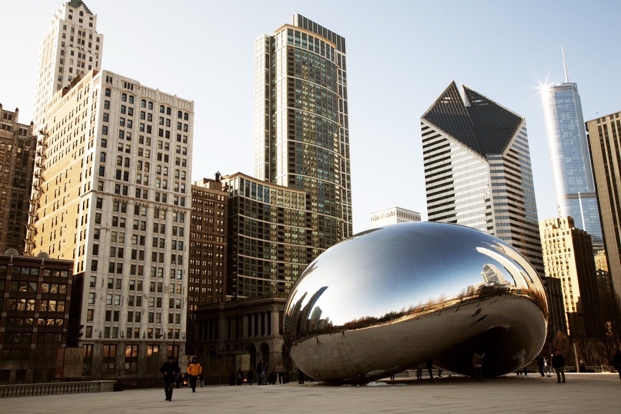 The Cloud Gate sculpture reflecting the Chicago skyline
