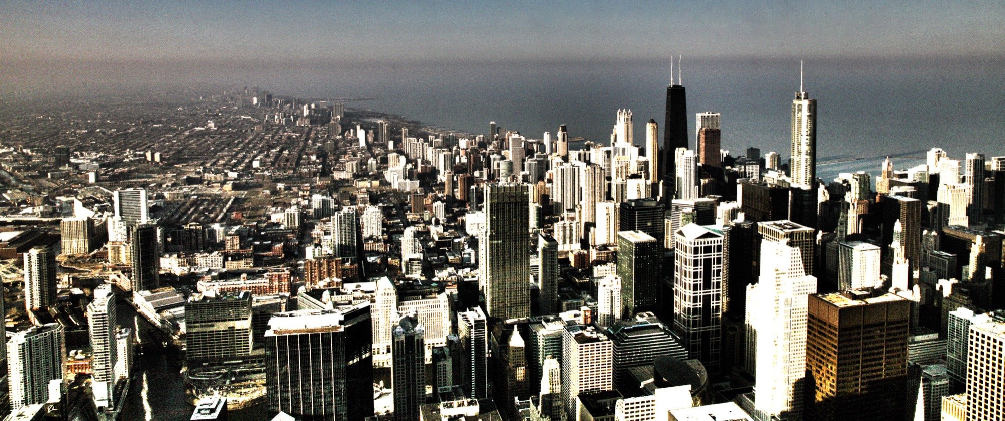 A high view over Chicago toward the lake